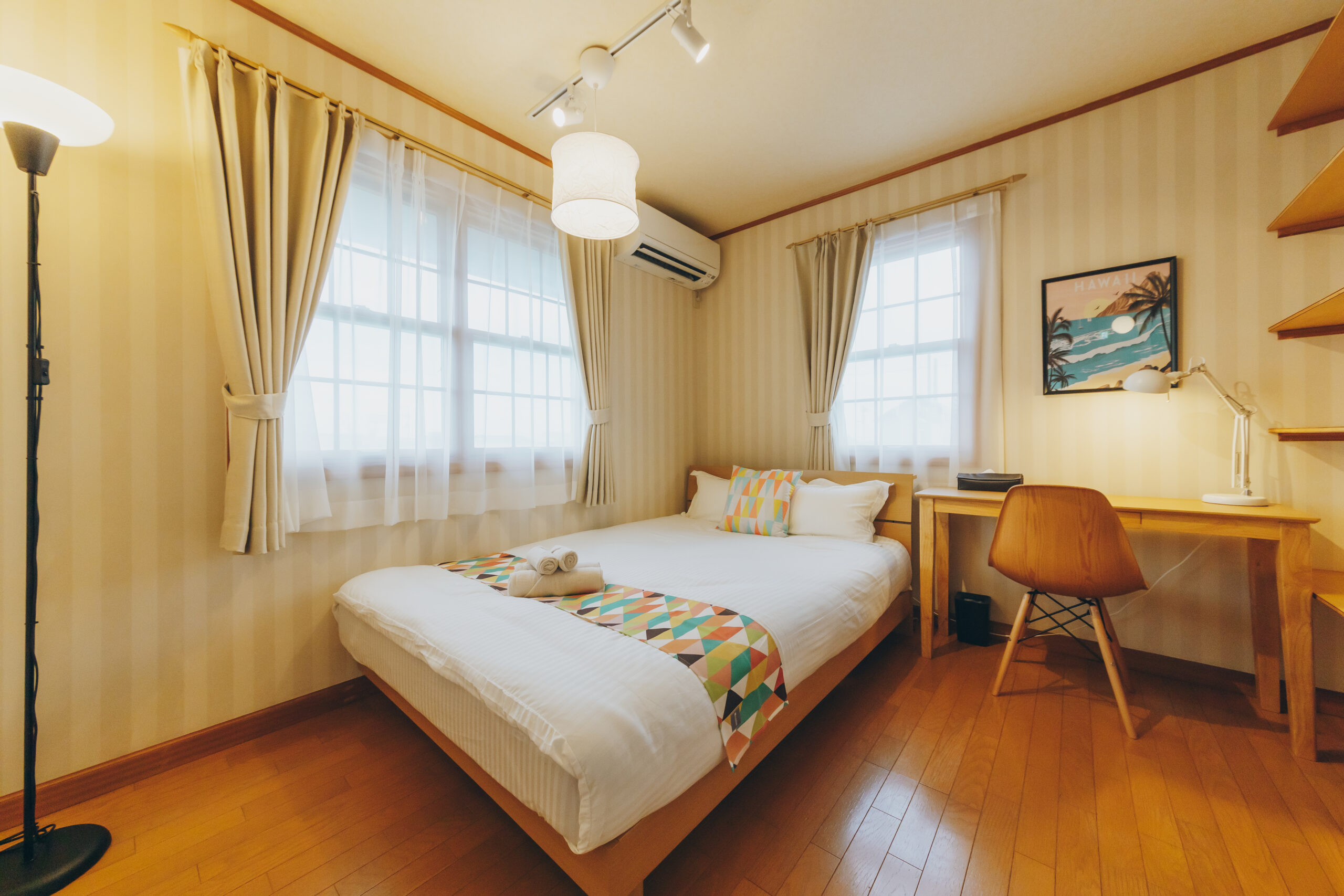 ダブルベッドでゆったり休める寝室