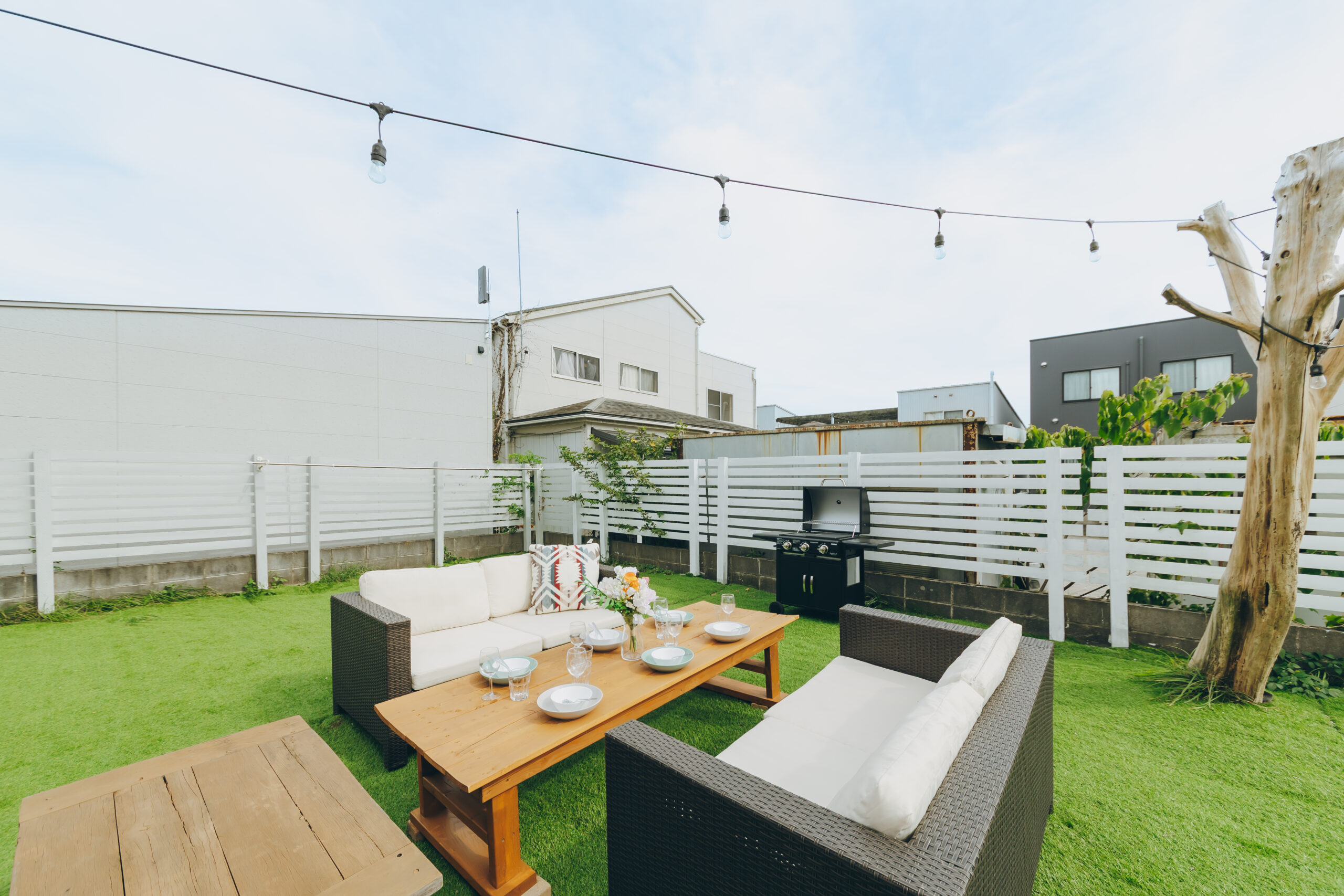 BBQや食事もゆったり楽しめるテラス