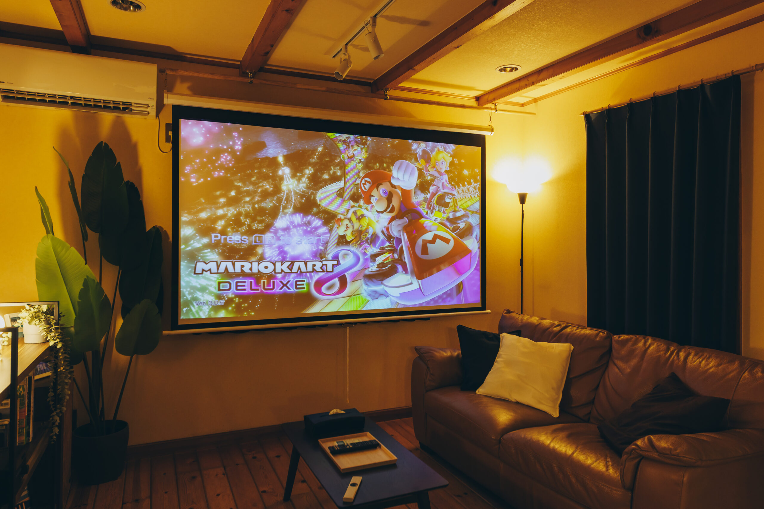 大きなスクリーンでゲームや映像を楽しめます。