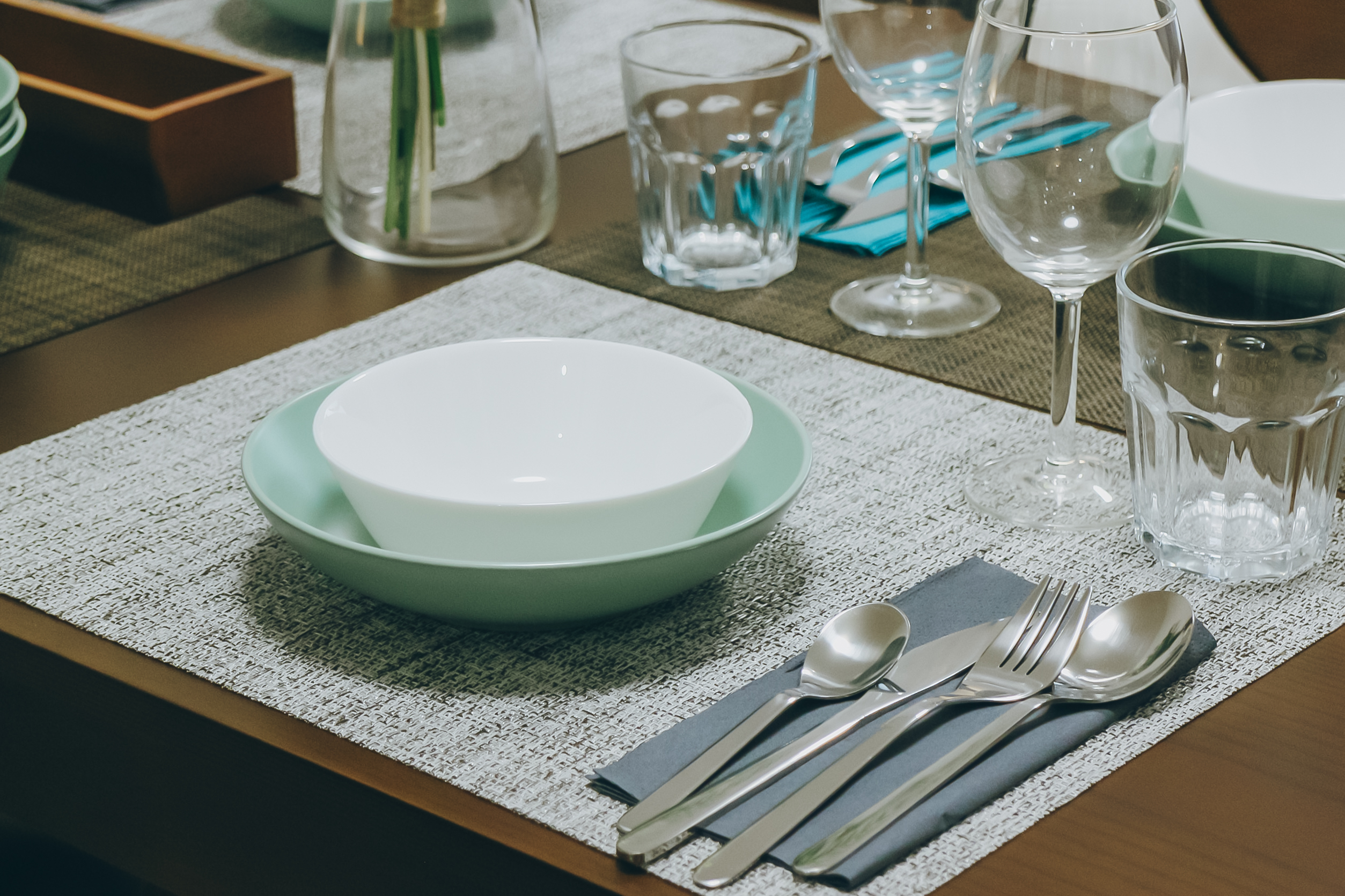 食卓を彩るインテリアと食器