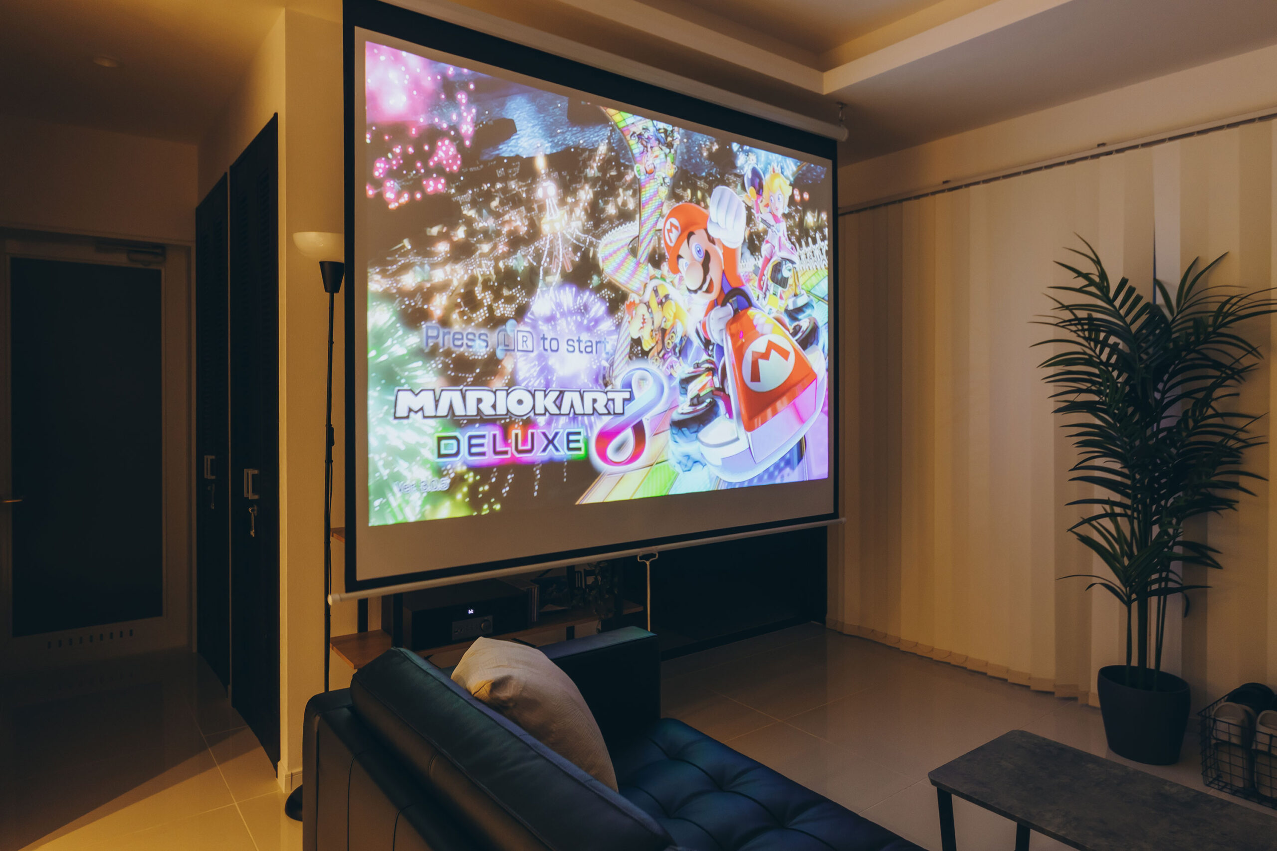 大型スクリーンでゲームや映像をお楽しみいただけます。